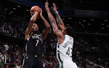BROOKLYN, NY - JUNE 5: Kevin Durant #7 of the Brooklyn Nets shoots the ball during the game against the Milwaukee Bucks during Round 2, Game 1 of the 2021 NBA Playoffs on June 5, 2021 at Barclays Center in Brooklyn, New York. NOTE TO USER: User expressly acknowledges and agrees that, by downloading and or using this Photograph, user is consenting to the terms and conditions of the Getty Images License Agreement. Mandatory Copyright Notice: Copyright 2021 NBAE (Photo by Nathaniel S. Butler/NBAE via Getty Images)