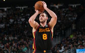 1233656376 MILWAUKEE, WI - JUNE 25: Danilo Gallinari #8 of the Atlanta Hawks shoots a three point basket against the Milwaukee Bucks during Game 2 of the Eastern Conference Finals of the 2021 NBA Playoffs on June 25, 2021 at the Fiserv Forum Center in Milwaukee, Wisconsin. NOTE TO USER: User expressly acknowledges and agrees that, by downloading and or using this Photograph, user is consenting to the terms and conditions of the Getty Images License Agreement. Mandatory Copyright Notice: Copyright 2021 NBAE (Photo by Gary Dineen/NBAE via Getty Images).