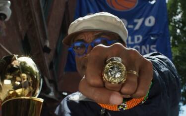 Spike Lee omaggia gli anelli, simbolo del successo