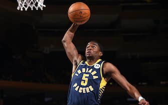 NEW YORK, NY - FEBRUARY 27: Edmond Sumner #5 of the Indiana Pacers dunks against the New York Knicks on February 27, 2021 at Madison Square Garden in New York City, New York.  NOTE TO USER: User expressly acknowledges and agrees that, by downloading and or using this photograph, User is consenting to the terms and conditions of the Getty Images License Agreement. Mandatory Copyright Notice: Copyright 2021 NBAE  (Photo by David Dow/NBAE via Getty Images)