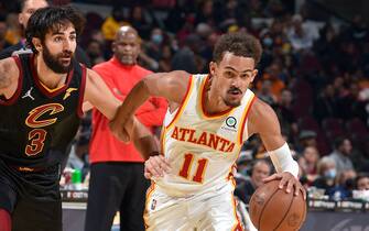 CLEVELAND, OH - OCTOBER 23:  Trae Young #11 of the Atlanta Hawks drives to the basket against the Cleveland Cavaliers during the game on October 23, 2021 at Rocket Mortgage FieldHouse in Cleveland, Ohio. NOTE TO USER: User expressly acknowledges and agrees that, by downloading and/or using this Photograph, user is consenting to the terms and conditions of the Getty Images License Agreement. Mandatory Copyright Notice: Copyright 2021 NBAE (Photo by David Liam Kyle/NBAE via Getty Images)
