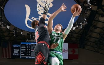 DALLAS, TX - JANUARY 17: Luka Doncic #77 of the Dallas Mavericks shoots the ball during the game against the Chicago Bulls on January 17, 2021 at the American Airlines Center in Dallas, Texas. NOTE TO USER: User expressly acknowledges and agrees that, by downloading and or using this photograph, User is consenting to the terms and conditions of the Getty Images License Agreement. Mandatory Copyright Notice: Copyright 2021 NBAE (Photo by Glenn James/NBAE via Getty Images)