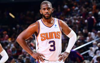 PHOENIX, AZ - NOVEMBER 2: Chris Paul #3 of the Phoenix Suns looks on during the game against the New Orleans Pelicans on November 2, 2021 at Footprint Center in Phoenix, Arizona. NOTE TO USER: User expressly acknowledges and agrees that, by downloading and or using this photograph, user is consenting to the terms and conditions of the Getty Images License Agreement. Mandatory Copyright Notice: Copyright 2021 NBAE (Photo by Michael Gonzales/NBAE via Getty Images)