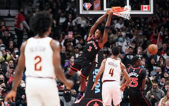 TORONTO, ON - NOVEMBER 5: OG Anunoby #3 of the Toronto Raptors goes up for a dunk against the Cleveland Cavaliers during the first half of their basketball game at the Scotiabank Arena on November 5, 2021 in Toronto, Ontario, Canada. NOTE TO USER: User expressly acknowledges and agrees that, by downloading and/or using this Photograph, user is consenting to the terms and conditions of the Getty Images License Agreement. (Photo by Mark Blinch/Getty Images)