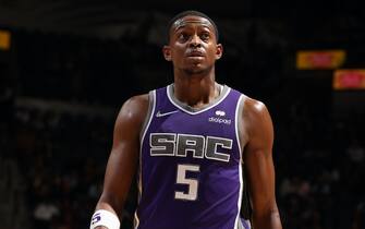 SAN ANTONIO, TX - NOVEMBER 10: De'Aaron Fox #5 of the Sacramento Kings looks on during the game against the San Antonio Spurs on November 10, 2021 at the AT&T Center in San Antonio, Texas. NOTE TO USER: User expressly acknowledges and agrees that, by downloading and or using this photograph, user is consenting to the terms and conditions of the Getty Images License Agreement. Mandatory Copyright Notice: Copyright 2021 NBAE (Photos by David Sherman/NBAE via Getty Images)