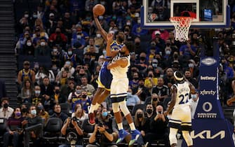1352591762 SAN FRANCISCO, CALIFORNIA - NOVEMBER 10: Andrew Wiggins #22 of the Golden State Warriors dunks the ball over Karl-Anthony Towns #32 of the Minnesota Timberwolves in the first half at Chase Center on November 10, 2021 in San Francisco, California. NOTE TO USER: User expressly acknowledges and agrees that, by downloading and/or using this photograph, User is consenting to the terms and conditions of the Getty Images License Agreement. (Photo by Ezra Shaw/Getty Images)