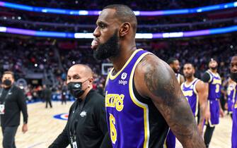 1236720512 DETROIT, MICHIGAN - NOVEMBER 21: LeBron James #6 of the Los Angeles Lakers is ejected from the game during the third quarter of the game against the Detroit Pistons at Little Caesars Arena on November 21, 2021 in Detroit, Michigan. NOTE TO USER: User expressly acknowledges and agrees that, by downloading and or using this photograph, User is consenting to the terms and conditions of the Getty Images License Agreement. (Photo by Nic Antaya/Getty Images)