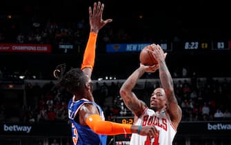 CHICAGO, IL - NOVEMBER 21: DeMar DeRozan #11 of the Chicago Bulls shoots the ball during the game against the New York Knicks on November 21, 2021 at United Center in Chicago, Illinois. NOTE TO USER: User expressly acknowledges and agrees that, by downloading and or using this photograph, User is consenting to the terms and conditions of the Getty Images License Agreement. Mandatory Copyright Notice: Copyright 2021 NBAE (Photo by Jeff Haynes/NBAE via Getty Images)