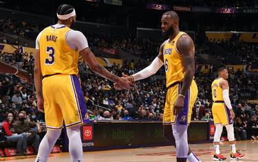 LOS ANGELES, CA - NOVEMBER 26: LeBron James #6 of the Los Angeles Lakers high fives his teammate during the game against the Sacramento Kings on November 26, 2021 at STAPLES Center in Los Angeles, California. NOTE TO USER: User expressly acknowledges and agrees that, by downloading and/or using this Photograph, user is consenting to the terms and conditions of the Getty Images License Agreement. Mandatory Copyright Notice: Copyright 2021 NBAE (Photo by Juan Ocampo/NBAE via Getty Images)