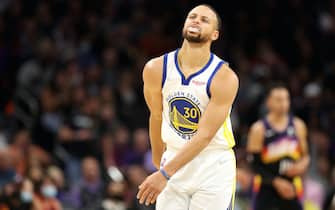 PHOENIX, ARIZONA - NOVEMBER 30: Stephen Curry #30 of the Golden State Warriors reacts after a missed shot against the Phoenix Suns during the second half of the NBA game at Footprint Center on November 30, 2021 in Phoenix, Arizona.  The Suns defeated the Warriors 104-96.  NOTE TO USER: User expressly acknowledges and agrees that, by downloading and or using this photograph, User is consenting to the terms and conditions of the Getty Images License Agreement.  (Photo by Christian Petersen/Getty Images)