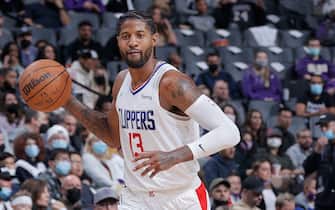 SACRAMENTO, CA - DECEMBER 4: Paul George #13 of the LA Clippers dribbles the ball during the game against the Sacramento Kings on December 4, 2021 at Golden 1 Center in Sacramento, California. NOTE TO USER: User expressly acknowledges and agrees that, by downloading and or using this Photograph, user is consenting to the terms and conditions of the Getty Images License Agreement. Mandatory Copyright Notice: Copyright 2021 NBAE (Photo by Rocky Widner/NBAE via Getty Images)