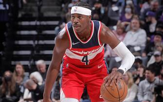 SACRAMENTO, CA - DECEMBER 15: Aaron Holiday #4 of the Washington Wizards handles the ball against the Sacramento Kings on December 15, 2021 at Golden 1 Center in Sacramento, California. NOTE TO USER: User expressly acknowledges and agrees that, by downloading and or using this photograph, User is consenting to the terms and conditions of the Getty Images Agreement. Mandatory Copyright Notice: Copyright 2021 NBAE (Photo by Rocky Widner/NBAE via Getty Images)
