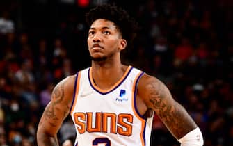 PHOENIX, AZ - DECEMBER 6: Elfrid Payton #2 of the Phoenix Suns looks on during the game against the San Antonio Spurs on December 6, 2021 at Footprint Center in Phoenix, Arizona. NOTE TO USER: User expressly acknowledges and agrees that, by downloading and or using this photograph, user is consenting to the terms and conditions of the Getty Images License Agreement. Mandatory Copyright Notice: Copyright 2021 NBAE (Photo by Barry Gossage/NBAE via Getty Images)