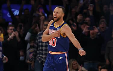 Curry batte il record, Knicks ko. KD spinge i Nets
