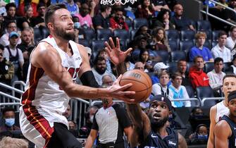 1237299873 ORLANDO, FL - DECEMBER 17: Max Strus #31 of the Miami Heat drives to the basket during the game against the Orlando Magic on DECEMBER 17, 2021 at Amway Center in Orlando, Florida. NOTE TO USER: User expressly acknowledges and agrees that, by downloading and or using this photograph, User is consenting to the terms and conditions of the Getty Images License Agreement. Mandatory Copyright Notice: Copyright 2021 NBAE (Photo by Fernando Medina/NBAE via Getty Images)