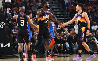 PHOENIX, AZ - DECEMBER 23: Deandre Ayton #22 of the Phoenix Suns embraces with Chris Paul #3 and Devin Booker #1 during the game against the Oklahoma City Thunder on December 23, 2021 at Footprint Center in Phoenix, Arizona. NOTE TO USER: User expressly acknowledges and agrees that, by downloading and or using this photograph, user is consenting to the terms and conditions of the Getty Images License Agreement. Mandatory Copyright Notice: Copyright 2021 NBAE (Photo by Michael Gonzales/NBAE via Getty Images)