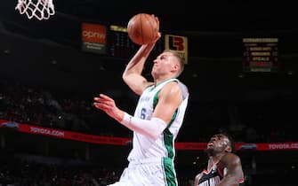 PORTLAND, OR - DECEMBER 27: Kristaps Porzingis #6 of the Dallas Mavericks drives to the basket during the game against the Portland Trail Blazers on December 27, 2021 at the Moda Center Arena in Portland, Oregon. NOTE TO USER: User expressly acknowledges and agrees that, by downloading and or using this photograph, user is consenting to the terms and conditions of the Getty Images License Agreement. Mandatory Copyright Notice: Copyright 2021 NBAE (Photo by Sam Forencich/NBAE via Getty Images)