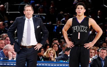 NEW YORK, NY - JANUARY 29:  Sonny Weems #10, head coach Jeff Hornacek and Devin Booker #1 of the Phoenix Suns talk during the game against the New York Knicks on January 29, 2016 at Madison Square Garden in New York City, New York.  NOTE TO USER: User expressly acknowledges and agrees that, by downloading and or using this photograph, User is consenting to the terms and conditions of the Getty Images License Agreement. Mandatory Copyright Notice: Copyright 2016 NBAE  (Photo by Nathaniel S. Butler/NBAE via Getty Images)