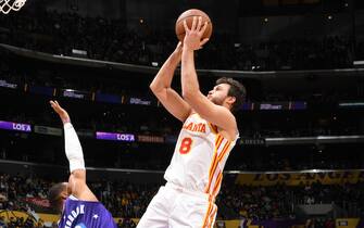 LOS ANGELES, CA - JANUARY 7: Danilo Gallinari #8 of the Atlanta Hawks shoots the ball during the game against the Los Angeles Lakers on January 7, 2022 at Crypto.Com Arena in Los Angeles, California. NOTE TO USER: User expressly acknowledges and agrees that, by downloading and/or using this Photograph, user is consenting to the terms and conditions of the Getty Images License Agreement. Mandatory Copyright Notice: Copyright 2021 NBAE (Photo by Andrew D. Bernstein/NBAE via Getty Images)