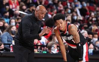 PORTLAND, OR - JANUARY 9: Head Coach Chauncey Billups of the Portland Trail Blazers talks with Anfernee Simons #1 of the Portland Trail Blazers during the game against the Sacramento Kings on January 9, 2022 at the Moda Center Arena in Portland, Oregon. NOTE TO USER: User expressly acknowledges and agrees that, by downloading and or using this photograph, user is consenting to the terms and conditions of the Getty Images License Agreement. Mandatory Copyright Notice: Copyright 2022 NBAE (Photo by Sam Forencich/NBAE via Getty Images)