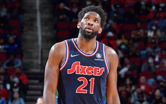 HOUSTON, TX - JANUARY 10: Joel Embiid #21 of the Philadelphia 76ers looks on during the game against the Houston Rockets on January 10, 2022 at the Toyota Center in Houston, Texas. NOTE TO USER: User expressly acknowledges and agrees that, by downloading and or using this photograph, User is consenting to the terms and conditions of the Getty Images License Agreement. Mandatory Copyright Notice: Copyright 2022 NBAE (Photo by Logan Riely/NBAE via Getty Images)