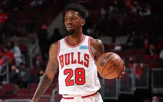 CHICAGO, IL - JANUARY 11: Alfonzo McKinnie #28 of the Chicago Bulls dribbles the ball during the game against the Detroit Pistons on January 11, 2022 at United Center in Chicago, Illinois. NOTE TO USER: User expressly acknowledges and agrees that, by downloading and or using this photograph, User is consenting to the terms and conditions of the Getty Images License Agreement. Mandatory Copyright Notice: Copyright 2022 NBAE (Photo by Jeff Haynes/NBAE via Getty Images)