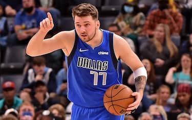 MEMPHIS, TENNESSEE - JANUARY 14: Luka Doncic #77 of the Dallas Mavericks brings the ball up court during the first half against the Memphis Grizzlies at FedExForum on January 14, 2022 in Memphis, Tennessee. NOTE TO USER: User expressly acknowledges and agrees that, by downloading and or using this photograph, User is consenting to the terms and conditions of the Getty Images License Agreement.  (Photo by Justin Ford/Getty Images)