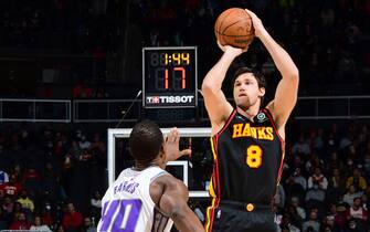 ATLANTA, GA - JANUARY 26: Danilo Gallinari #8 of the Atlanta Hawks shoots the ball during the game against the Sacramento Kings on January 26, 2022 at State Farm Arena in Atlanta, Georgia.  NOTE TO USER: User expressly acknowledges and agrees that, by downloading and/or using this Photograph, user is consenting to the terms and conditions of the Getty Images License Agreement. Mandatory Copyright Notice: Copyright 2022 NBAE (Photo by Scott Cunningham/NBAE via Getty Images)