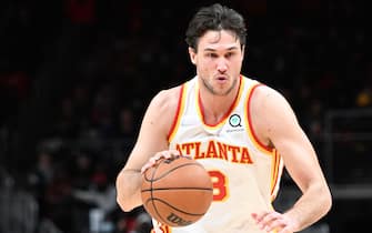 ATLANTA, GA - FEBRUARY 3: Danilo Gallinari #8 of the Atlanta Hawks drives to the basket during the game against the Phoenix Suns on February 3, 2022 at State Farm Arena in Atlanta, Georgia.  NOTE TO USER: User expressly acknowledges and agrees that, by downloading and/or using this Photograph, user is consenting to the terms and conditions of the Getty Images License Agreement. Mandatory Copyright Notice: Copyright 2022 NBAE (Photo by Adam Hagy/NBAE via Getty Images)