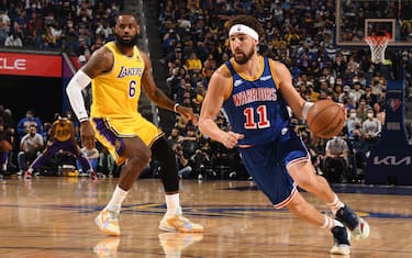 SAN FRANCISCO, CA - FEBRUARY 12: Klay Thompson #11 of the Golden State Warriors drives to the basket during the game against the Los Angeles Lakers on February 12, 2022 at Chase Center in San Francisco, California. NOTE TO USER: User expressly acknowledges and agrees that, by downloading and or using this photograph, user is consenting to the terms and conditions of Getty Images License Agreement. Mandatory Copyright Notice: Copyright 2022 NBAE (Photo by Noah Graham/NBAE via Getty Images)