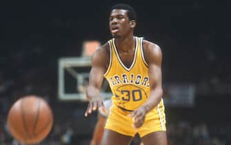 OAKLAND, CA - CIRCA 1980:  Bernard King #30 of the Golden State Warriors passes the ball during an NBA basketball game circa 1980 at the Oakland-Alameda County Coliseum in Oakland, California. King played for the Warriors from 1980-82. (Photo by Focus on Sport/Getty Images) *** Local Caption *** Bernard King