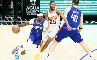 LOS ANGELES, CA - DECEMBER 13: Reggie Jackson #1 of the LA Clippers drives past Mikal Bridges #25 of the Phoenix Suns on a screen set by Ivica Zubac #40 of the LA Clippers during a game at the STAPLES Center on December 13, 2021 in Los Angeles, California. NOTE TO USER: User expressly acknowledges and agrees that, by downloading and or using this photograph, User is consenting to the terms and conditions of the Getty Images License Agreement. Mandatory Credit: 2021 NBAE (Photo by Chris Elise/NBAE via Getty Images)