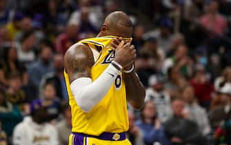 MINNEAPOLIS, MN - MARCH 16: LeBron James #6 of the Los Angeles Lakers wipes his face in the fourth quarter against the Minnesota Timberwolves at Target Center on March 16, 2022 in Minneapolis, Minnesota. The Timberwolves defeated the Lakers 124-104. NOTE TO USER: User expressly acknowledges and agrees that, by downloading and or using this Photograph, user is consenting to the terms and conditions of the Getty Images License Agreement. (Photo by David Berding/Getty Images)