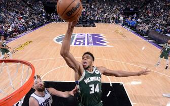 SACRAMENTO, CA - MARCH 16: Giannis Antetokounmpo #34 of the Milwaukee Bucks dunks the ball during the game against the Sacramento Kings on March 16, 2022 at Golden 1 Center in Sacramento, California. NOTE TO USER: User expressly acknowledges and agrees that, by downloading and or using this Photograph, user is consenting to the terms and conditions of the Getty Images License Agreement. Mandatory Copyright Notice: Copyright 2022 NBAE (Photo by Rocky Widner/NBAE via Getty Images)