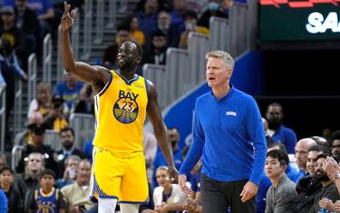 SAN FRANCISCO, CALIFORNIA - MARCH 20: Draymond Green #23 and head coach Steve Kerr of the Golden State Warriors reacts when Green was ejected from the game after receiving his second technical foul against the San Antonio Spurs in the second half at Chase Center on March 20, 2022 in San Francisco, California. NOTE TO USER: User expressly acknowledges and agrees that, by downloading and or using this photograph, User is consenting to the terms and conditions of the Getty Images License Agreement. (Photo by Thearon W. Henderson/Getty Images)