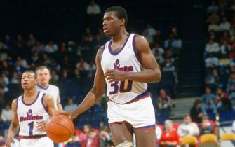 LANDOVER, MD - CIRCA 1987:  Bernard King #30 of the Washington Bullets dribbles the ball up court during an NBA basketball game circa 1987 at the Capital Centre in Landover, Maryland. King played for the Bullets from 1987-91. (Photo by Focus on Sport/Getty Images) *** Local Caption *** Bernard King