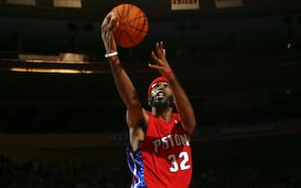 NEW YORK - DECEMBER 27:  Richard Hamilton #32 of the Detroit Pistons shoots against David Lee #42 of the New York Knicks on December 27, 2006 at Madison Square Garden in New York City. NOTE TO USER: User expressly acknowledges and agrees that, by downloading and or using this Photograph, user is consenting to the terms and conditions of the Getty Images License Agreement. Mandatory Copyright Notice: Copyright 2006 NBAE (Photo by Jesse D. Garrabrant/NBAE via Getty Images) 