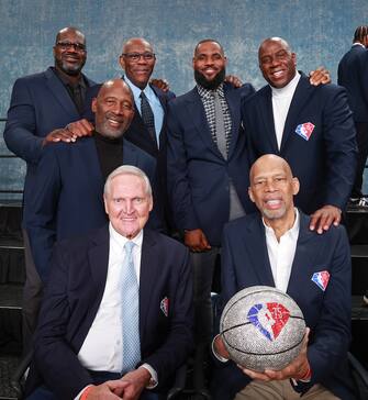CLEVELAND, OH - FEBRUARY 19: NBA Legends, Shaquille O'Neal, Bob McAdoo, LeBron James, Magic Johnson, James Worthy, Jerry West, and Kareem Abdul-Jabbar pose for a photo during the NBA 75 Group Photo as part of the 2022 NBA All Star Weekend on February 19, 2022 at Rocket Mortgage FieldHouse in Cleveland, Ohio. NOTE TO USER: User expressly acknowledges and agrees that, by downloading and/or using this Photograph, user is consenting to the terms and conditions of the Getty Images License Agreement. Mandatory Copyright Notice: Copyright 2022 NBAE (Photo by Nathaniel S. Butler/NBAE via Getty Images)