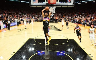 PHOENIX, AZ - APRIL 26: Mikal Bridges #25 of the Phoenix Suns drives to the basket against the New Orleans Pelicans during Round 1 Game 5 of the 2022 NBA Playoffs on April 26, 2022 at Footprint Center in Phoenix, Arizona. NOTE TO USER: User expressly acknowledges and agrees that, by downloading and or using this photograph, user is consenting to the terms and conditions of the Getty Images License Agreement. Mandatory Copyright Notice: Copyright 2022 NBAE (Photo by Michael Gonzales/NBAE via Getty Images)