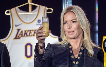 EL SEGUNDO, CA - September 20:  Jeanie Buss, CEO / Governor / Co-owner of the Los Angeles Lakers, left, and Sun-Ho Lee, Bibigo Head of Global Business Planning, hold a jersey featuring the Bibigo logo, as the Lakers host a 2021-2022 season kick-off event to unveil and announce a new global marketing partnership with Bibigo, which will appear on the Lakers jersey at the UCLA Health Training Center in El Segundo on Monday, Sept. 20, 2021. (Allen J. Schaben / Los Angeles Times via Getty Images)