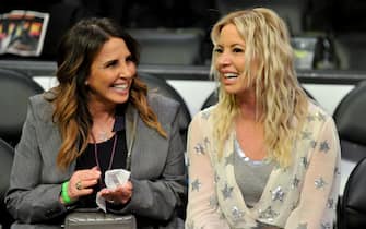 LOS ANGELES, CALIFORNIA - MARCH 24: Linda Rambis (L) and Jeanie Buss attend a basketball game between the Los Angeles Lakers and the Sacramento Kings at Staples Center on March 24, 2019 in Los Angeles, California. (Photo by Allen Berezovsky/Getty Images)
