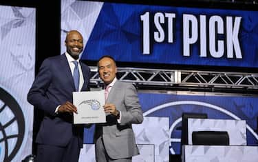 CHICAGO,IL - MAY 17: Head Coach Jamahl Mosley of the Orland Magic and Deputy Commissioner of the NBA, Mark Tatum hold up the card of the Orlando Magic after they get the 1st overall pick in the NBA Draft during the 2022 NBA Draft Lottery at McCormick Place on May 17, 2022 in Chicago, Illinois. NOTE TO USER: User expressly acknowledges and agrees that, by downloading and or using this photograph, User is consenting to the terms and conditions of the Getty Images License Agreement. Mandatory Copyright Notice: Copyright 2022 NBAE (Photo by Jeff Haynes/NBAE via Getty Images)