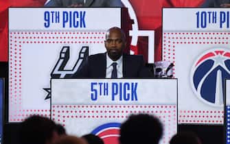CHICAGO,IL - MAY 17: Former player, Richard Hamilton smiles as the Detroit Pistons are picked 5th overall for the NBA Draft during the 2022 NBA Draft Lottery at McCormick Place on May 17, 2022 in Chicago, Illinois. NOTE TO USER: User expressly acknowledges and agrees that, by downloading and or using this photograph, User is consenting to the terms and conditions of the Getty Images License Agreement. Mandatory Copyright Notice: Copyright 2022 NBAE (Photo by Chris Schwegler/NBAE via Getty Images)