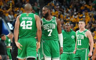 SAN FRANCISCO, CA - JUNE 2: Al Horford #42 of the Boston Celtics ad Jaylen Brown #7 of the Boston Celtics celebrate during Game One of the 2022 NBA Finals on June 2, 2022 at Chase Center in San Francisco, California. NOTE TO USER: User expressly acknowledges and agrees that, by downloading and or using this photograph, user is consenting to the terms and conditions of Getty Images License Agreement. Mandatory Copyright Notice: Copyright 2022 NBAE (Photo by Jesse D. Garrabrant/NBAE via Getty Images)