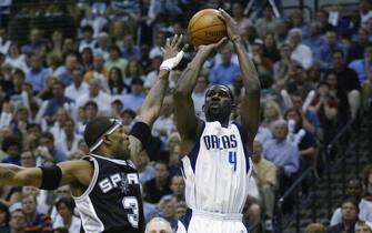 DALLAS - MAY 25:  Michael Finley #4 of the Dallas Mavericks takes a jump shot over Stephen Jackson #3 of the San Antonio Spurs in Game four of the Western Conference Finals during the 2003 NBA Playoffs at American Airlines Center on May 25, 2003 in Dallas, Texas.  The Spurs won 102-95.  NOTE TO USER: User expressly acknowledges and agrees that, by downloading and/or using this Photograph, User is consenting to the terms and conditions of the Getty Images License Agreement  Copyright NBAE  (Photo by Jed Jacobsohn/Getty Images)