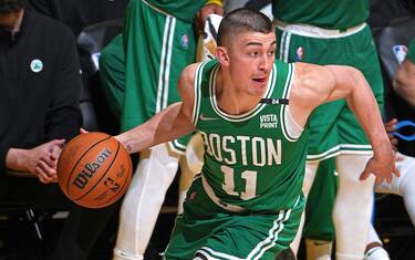 Pritchard guida i Celtics a Philadelphia. VIDEO