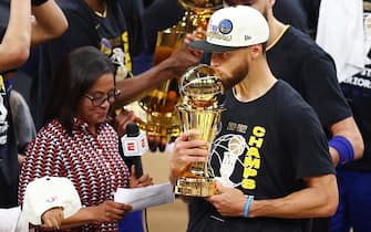 BOSTON, MASSACHUSETTS - JUNE 16: Stephen Curry #30 of the Golden State Warriors kisses the Bill Russell NBA Finals Most Valuable Player Award after defeating the Boston Celtics 103-90 in Game Six of the 2022 NBA Finals at TD Garden on June 16, 2022 in Boston, Massachusetts. NOTE TO USER: User expressly acknowledges and agrees that, by downloading and/or using this photograph, User is consenting to the terms and conditions of the Getty Images License Agreement. (Photo by Adam Glanzman/Getty Images)