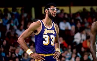 BOSTON, MA - 1981: Kareem Abdul-Jabbar #33 of the Los Angeles Lakers awaits a foul call during a game circa 1981 at the Boston Garden in Boston, Massachusetts. NOTE TO USER: User expressly acknowledges and agrees that, by downloading and or using this photograph, User is consenting to the terms and conditions of the Getty Images License Agreement. Mandatory Copyright Notice: Copyright 1981 NBAE (Photo by Dick Raphael/NBAE via Getty Images)