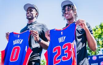 DETROIT, MICHIGAN - JUNE 24: Detroit Pistons draft picks Jalen Duren and Jaden Ivey holds new jerseys during the Detroit Pistons Draft Press Conference at Rouge Park on June 24, 2022 in Detroit, Michigan. NOTE TO USER: User expressly acknowledges and agrees that, by downloading and or using this photograph, User is consenting to the terms and conditions of the Getty Images License Agreement. Mandatory Copyright Notice: Copyright 2022 NBAE (Photo by Chris Schwegler/NBAE via Getty Images)