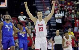 LAS VEGAS, NEVADA - JULY 08: Marko Simonovic #19 of the Chicago Bulls celebrates after hitting a free throw to win a game against the Dallas Mavericks in overtime during the 2022 NBA Summer League at the Thomas & Mack Center on July 08, 2022 in Las Vegas, Nevada. NOTE TO USER: User expressly acknowledges and agrees that, by downloading and or using this photograph, User is consenting to the terms and conditions of the Getty Images License Agreement. (Photo by Ethan Miller/Getty Images)